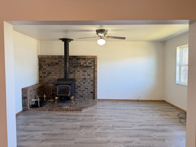 Photo - 304 Oak St