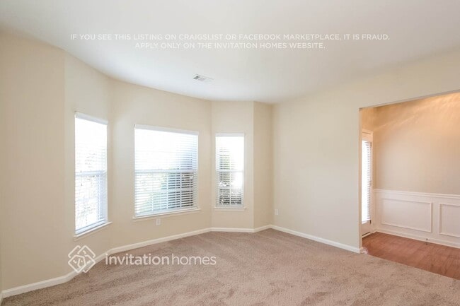 Photo - 330 Fairpointe Pl