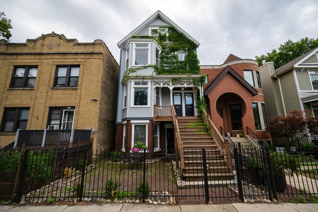 Building Photo - 1821 W Barry Ave Unit 1 Rental