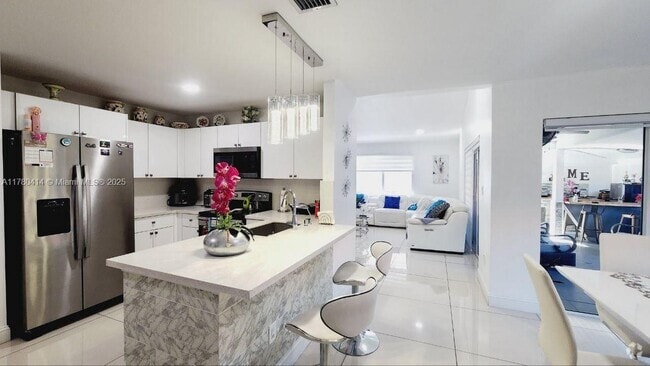Building Photo - 436 sw 99 ct Rental