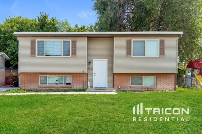 Photo - 667 W 2200 N House
