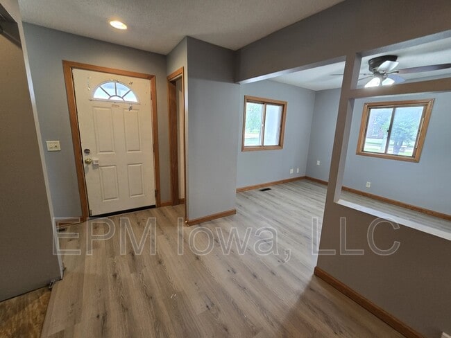 Photo - 518 E 2nd St
