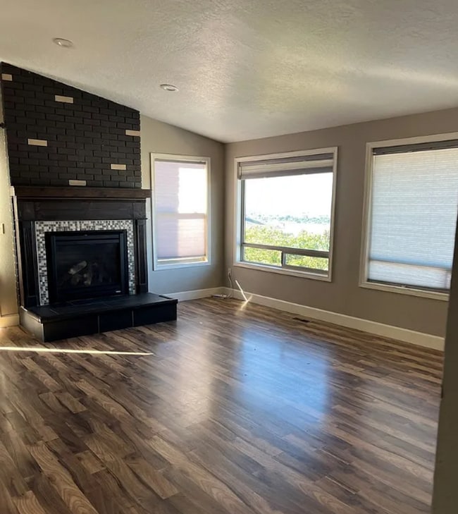 Photo - 4 Bedroom, 3 Bathroom Home - Located in Mo...