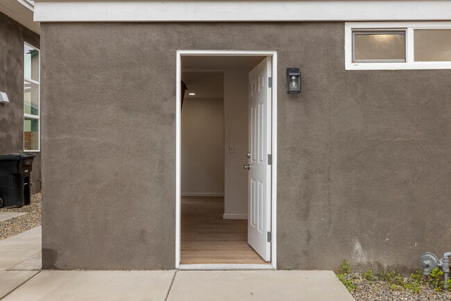 Photo - 214 Kimble St Unit B