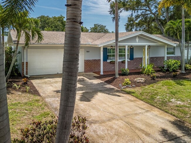 Building Photo - Clearwater Home