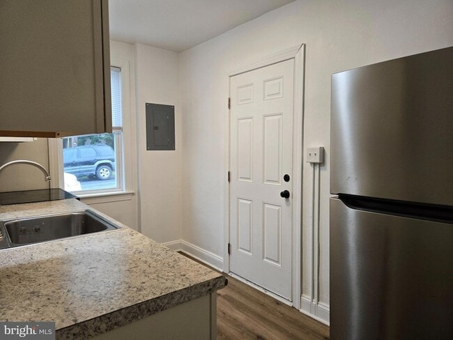 Photo - 739 S Kent St