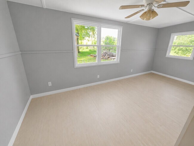 227 Live Oak Ln