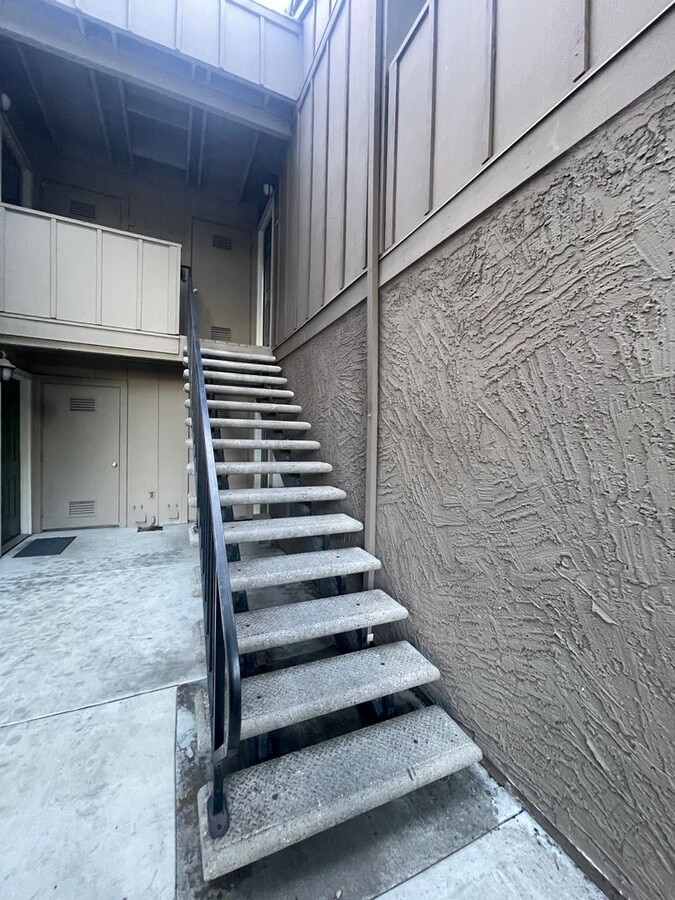 Photo - Wonderful Updated 2 Bedroom 2 Bath Upstairs Corner Unit