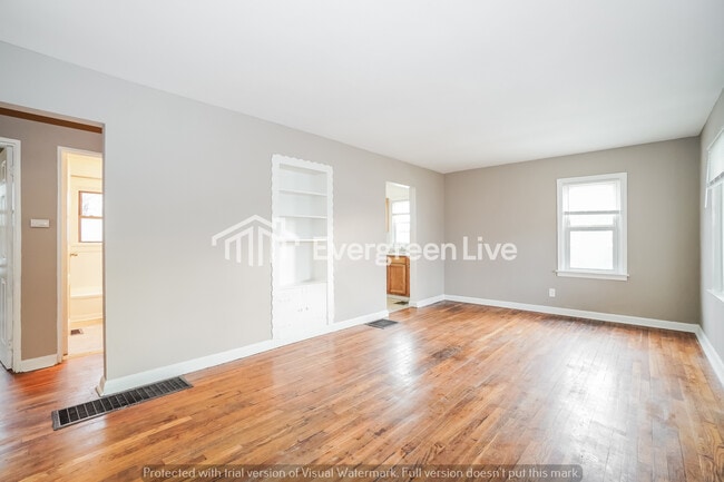 Photo - 2175 Delavan Dr