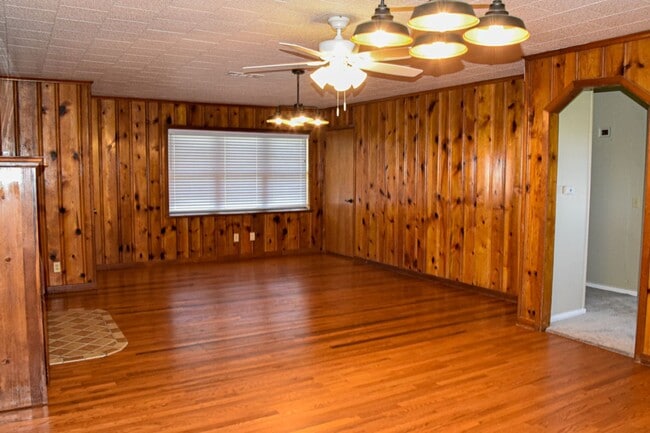 Photo - Cozy 3 Bedroom 2 Bath beautiful brick home...