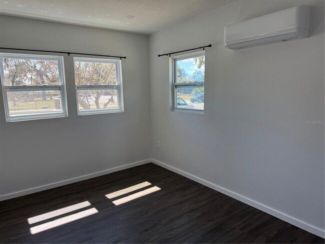 Photo - 412 S 6th St