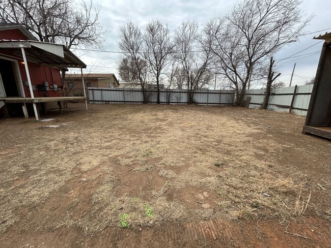 Photo - 609 E 6th St