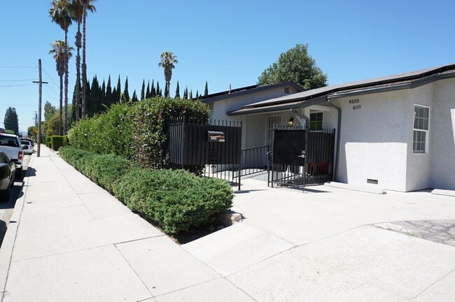 Photo - 8533 Woodley Ave