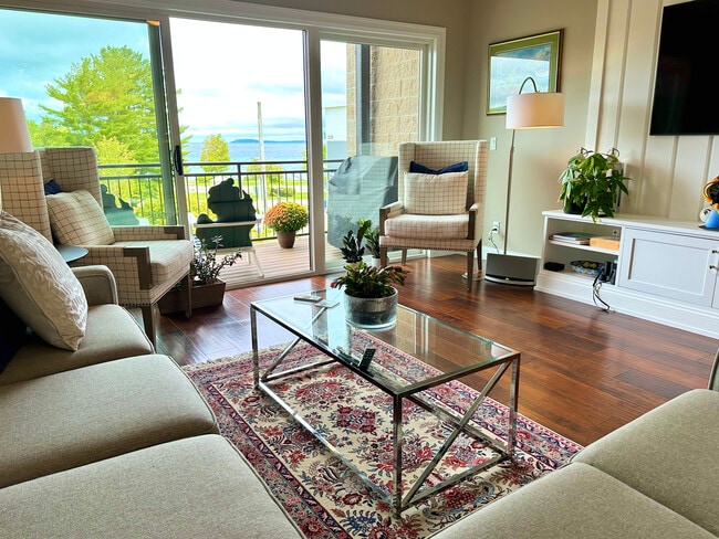 2 Bedroom with view of Lake Michigan - 607 Randolph St Unit 310