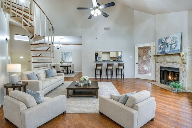 Building Photo - 4144 Greystone Way Unit 306