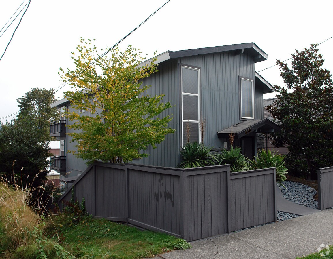 Photo - 636 W Nickerson St