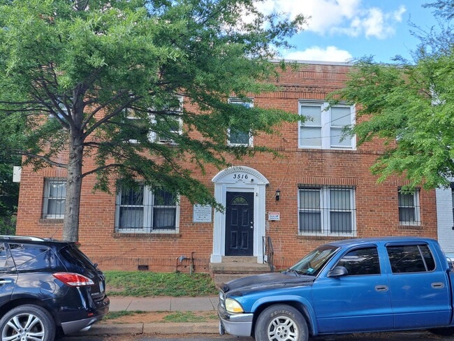 Building Photo - 3516 Ely Pl SE Unit 4