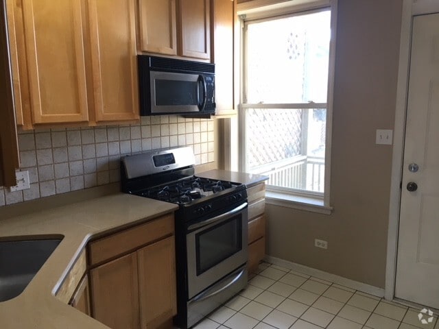 Building Photo - 1703 W Nelson St Unit 1 Rental