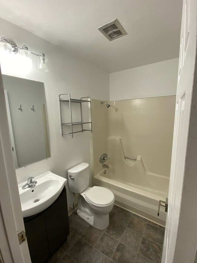 Photo - 405 E Southridge Rd Unit 01