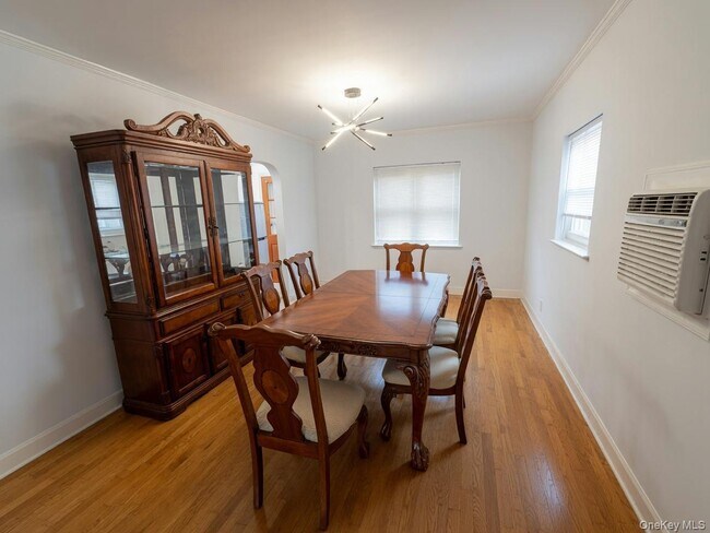Photo - 1080 Rhinelander Ave