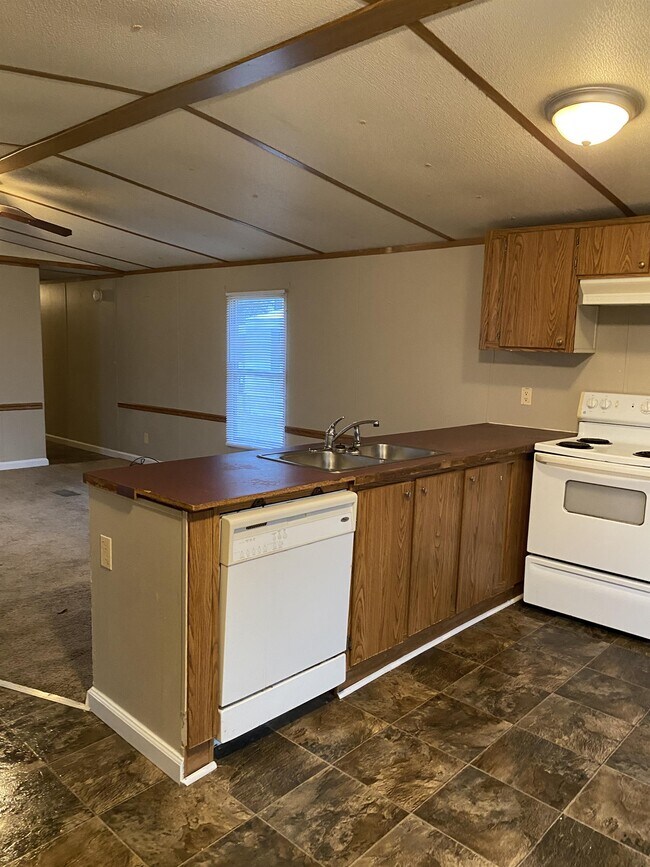 Photo - 203 Zackary St