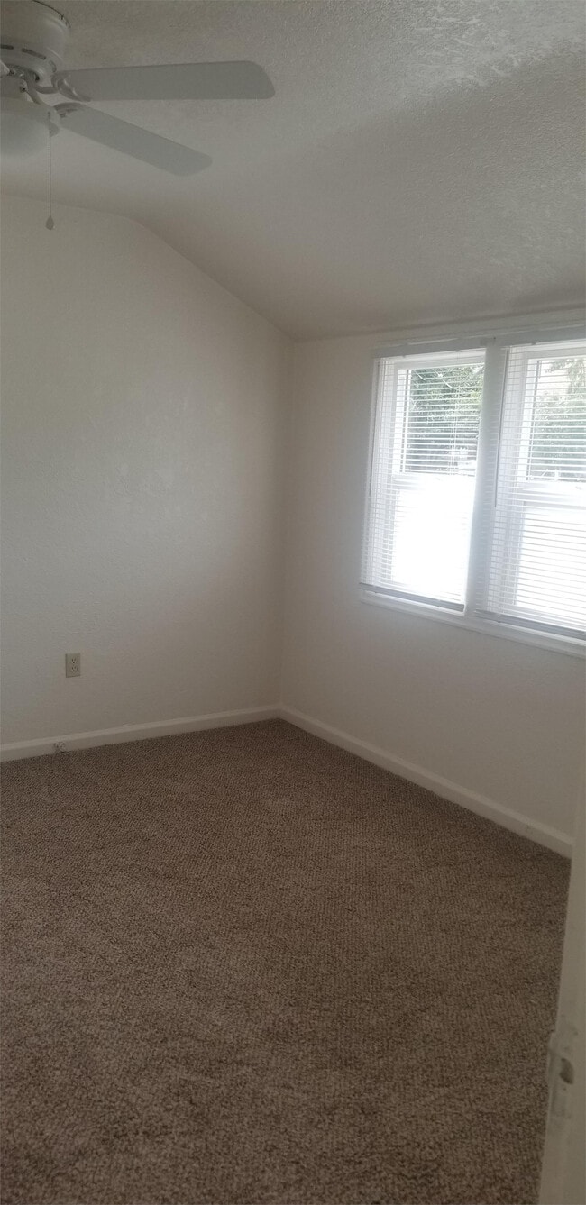 Building Photo - 1010 Garnet St NE