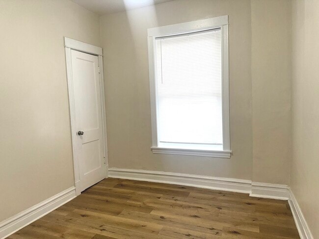 Photo - 2158 N Hamlin Ave Unit 2R