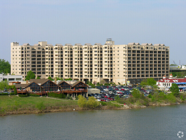 Photo - The Harbours Condominiums