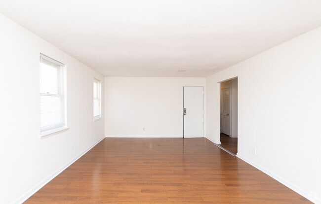 3BR, 2BA - Carriage Court Apartments