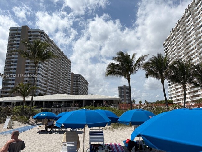 Building Photo - 1965 S Ocean Dr Unit 2F