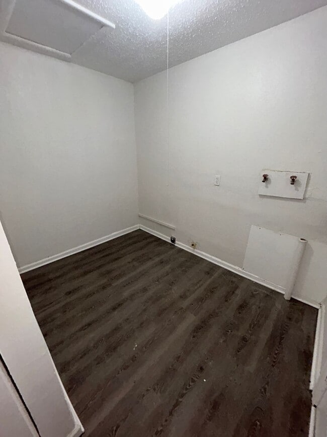 Photo - Spacious 4BD/1BA