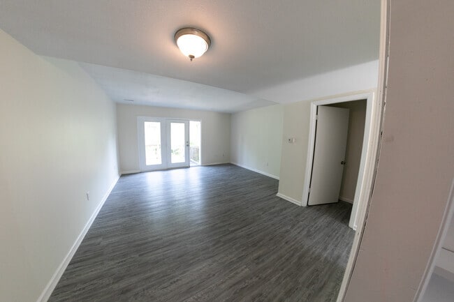 Photo - 823 Broad St