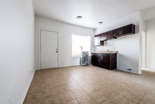 Photo - 400-02 S Kilbourn Ave