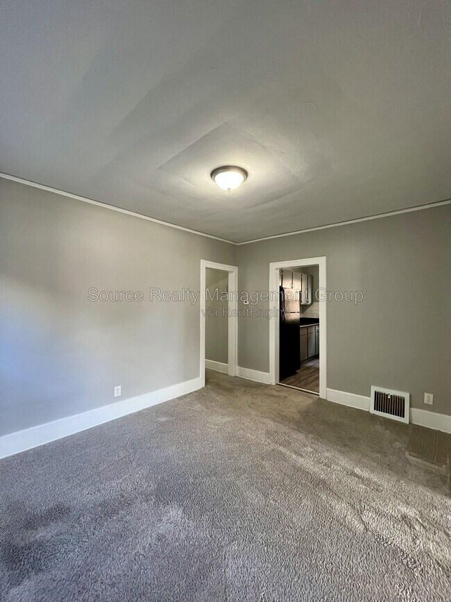 Photo - 170 Bondie St