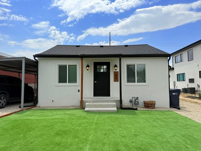 Beautifully Updated 2-Bedroom Home in Sandy! - Beautifully Updated 2-Bedroom Home in Sandy!