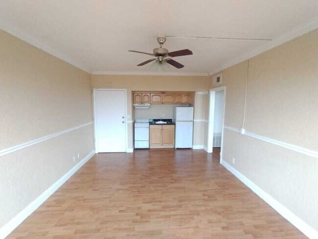 Photo - 311 W Ashley St