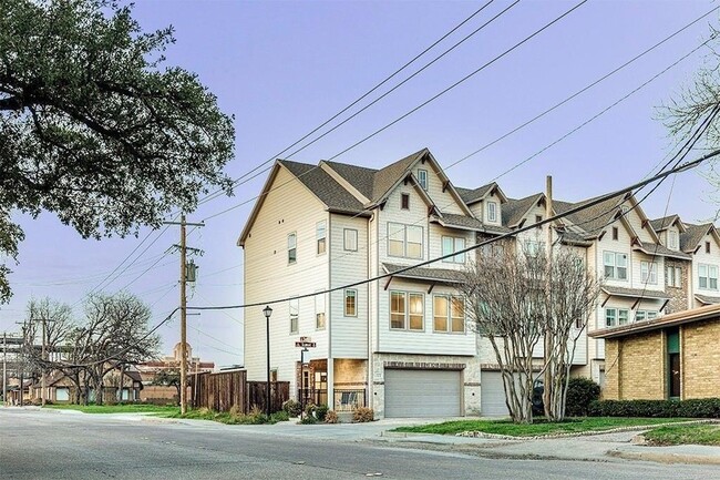 Photo - 111 Sumac St