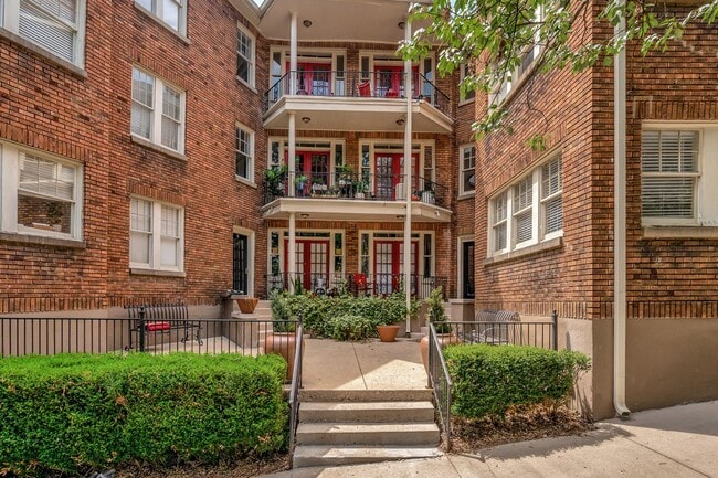 Elmhardt Apartments