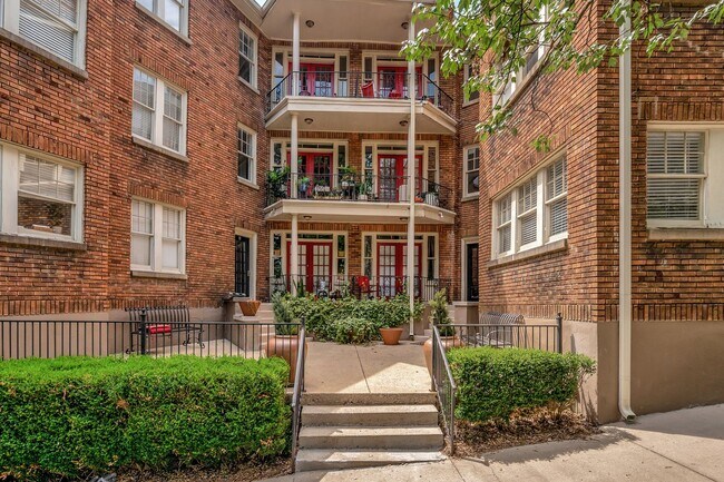 Photo - Elmhardt Apartments