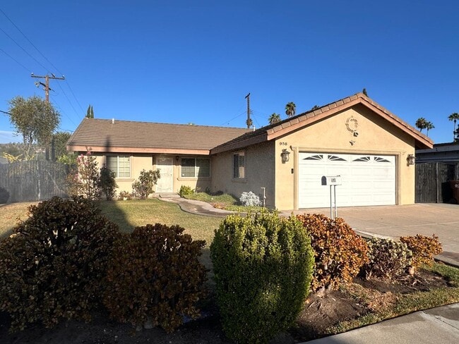 Photo - 958 Vanderwell Ave