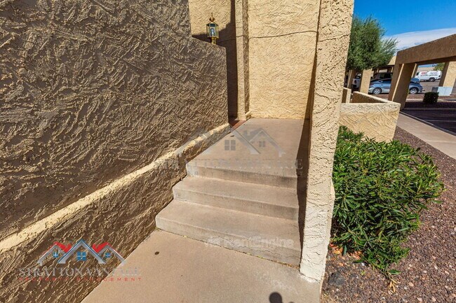 Photo - 2165 E University Dr