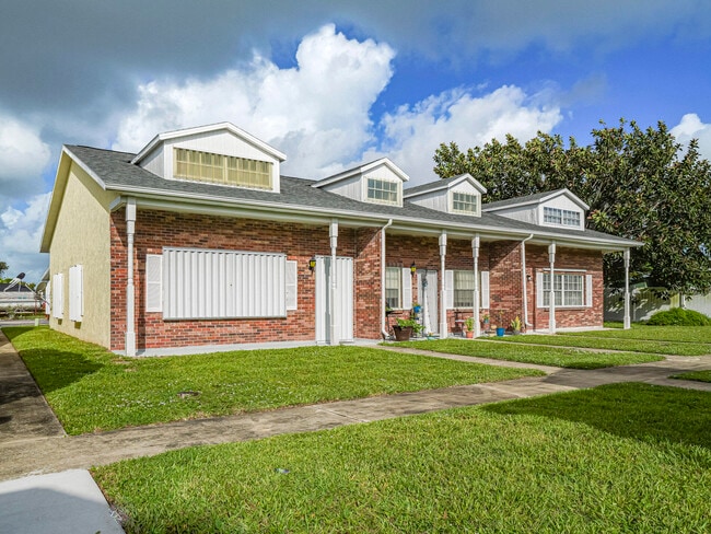 Building Photo - 8520 U.S. Rte 1 Unit H12