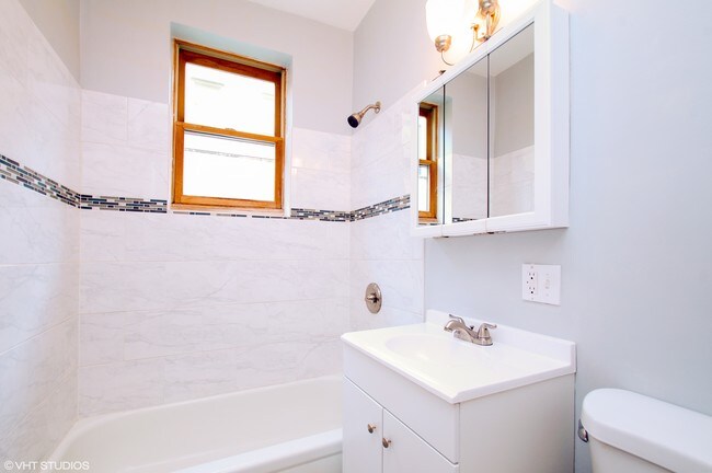 Photo - 630 W Waveland Ave Unit 3c