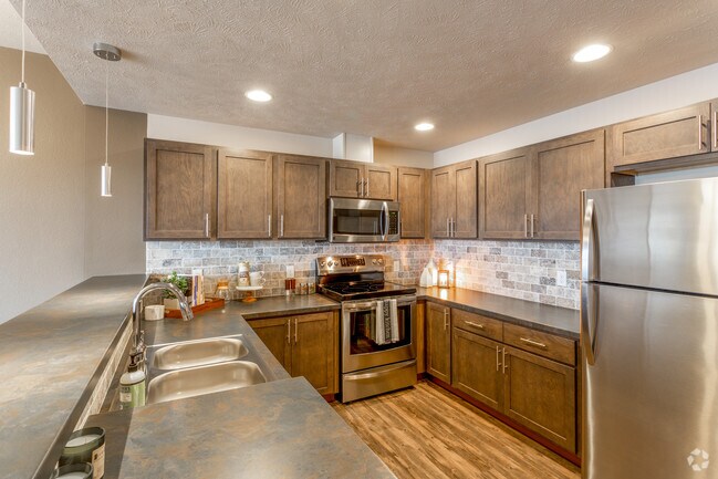2BR, 2BA - 1,112 SF