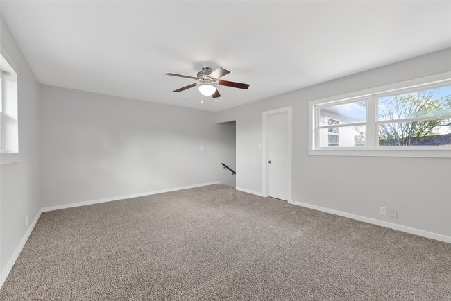 Photo - 729 Loggins Dr