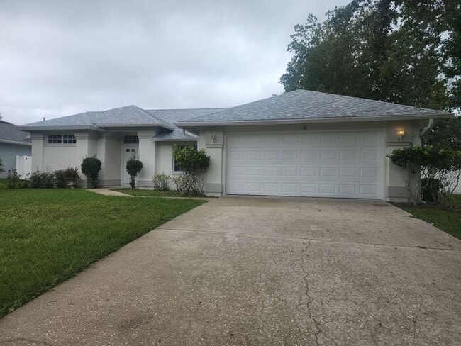 Building Photo - three bedroom/ 2 bath