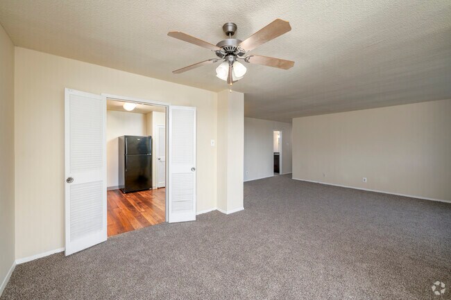 2BR, 2BA – 997SF - Livingroom