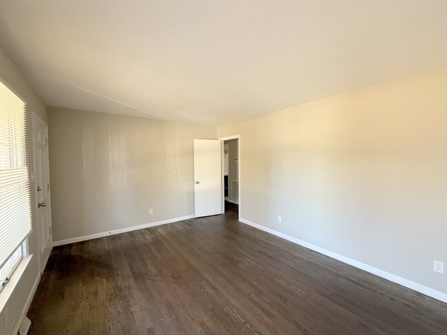 Photo - 1729 Laverne Dr NW