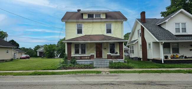 Front of house - 859 S Main St House