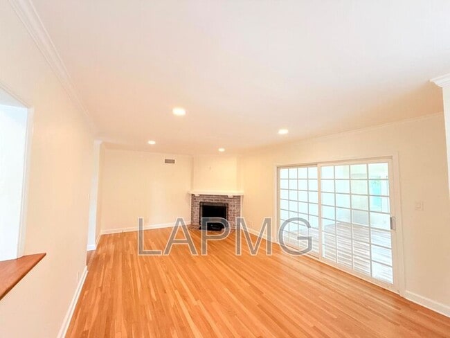 Photo - 16457 Gledhill St
